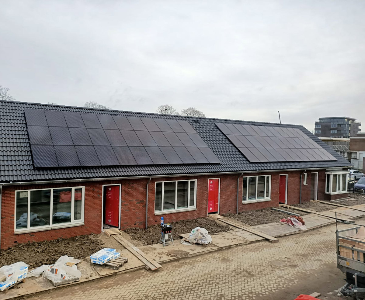 Huizen met zonnepanelen Puttershoek