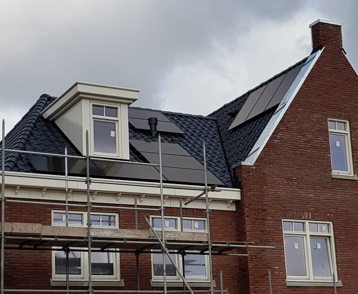 Zonnepanelen op huis in Nieuwerkerk